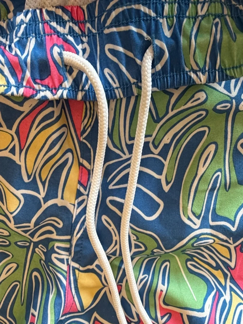 Vineyard Vines Chappy Colorful Tropical Leaves Swim Trunks, Lined, Size XS